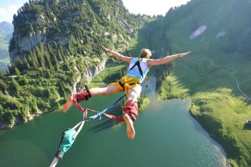 开云体育登录-奥运关键战夜，穆勒满分闪耀，一场定义传奇的战役