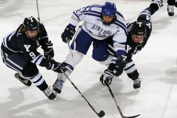 开云官方app入口-足篮交响，当卡塞米罗的节奏在NBA季后赛之夜响起