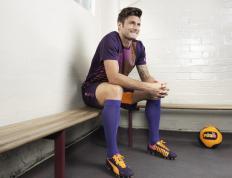 开云体育APP下载-雨幕中的双面叙事，红牛二队的精密逆袭与勒克莱尔的孤胆华章