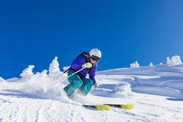 开云体育-绿茵逆袭与羽坛传承，当集体爆发撞上个人极致
