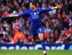 开云体育官方网站-看到这个极具戏剧性的关键词组合，我脑海中立刻浮现出一幅经典足球画卷。这并非一场真实存在的比赛，却完美隐喻了足球世界里俱乐部智慧与国家天赋的碰撞。让我为您展开这幅想象中的绿茵史诗