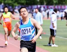 开云体育官方网站-运动员们在比赛场上奋勇拼搏，勇争第一
