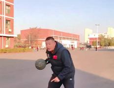 开云体育官方网站-球场上的运球过人，技术造诣惊人