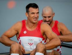 开云体育下载-关于EG碾压BRO，Deft打出惊人五杀强强对话2025世界赛，成为赛场最大亮点的信息