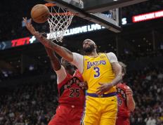 开云体育中国-NBA季后赛开启，湖人豪取首胜