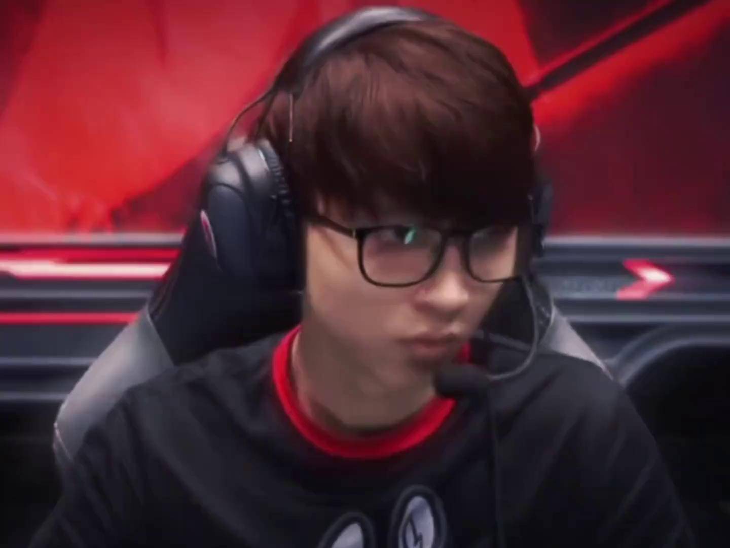 开云体育入口-包含HLE血洗WBG，Hanssama打出惊人五杀峡谷大战八强赛，让粉丝疯狂欢呼的词条