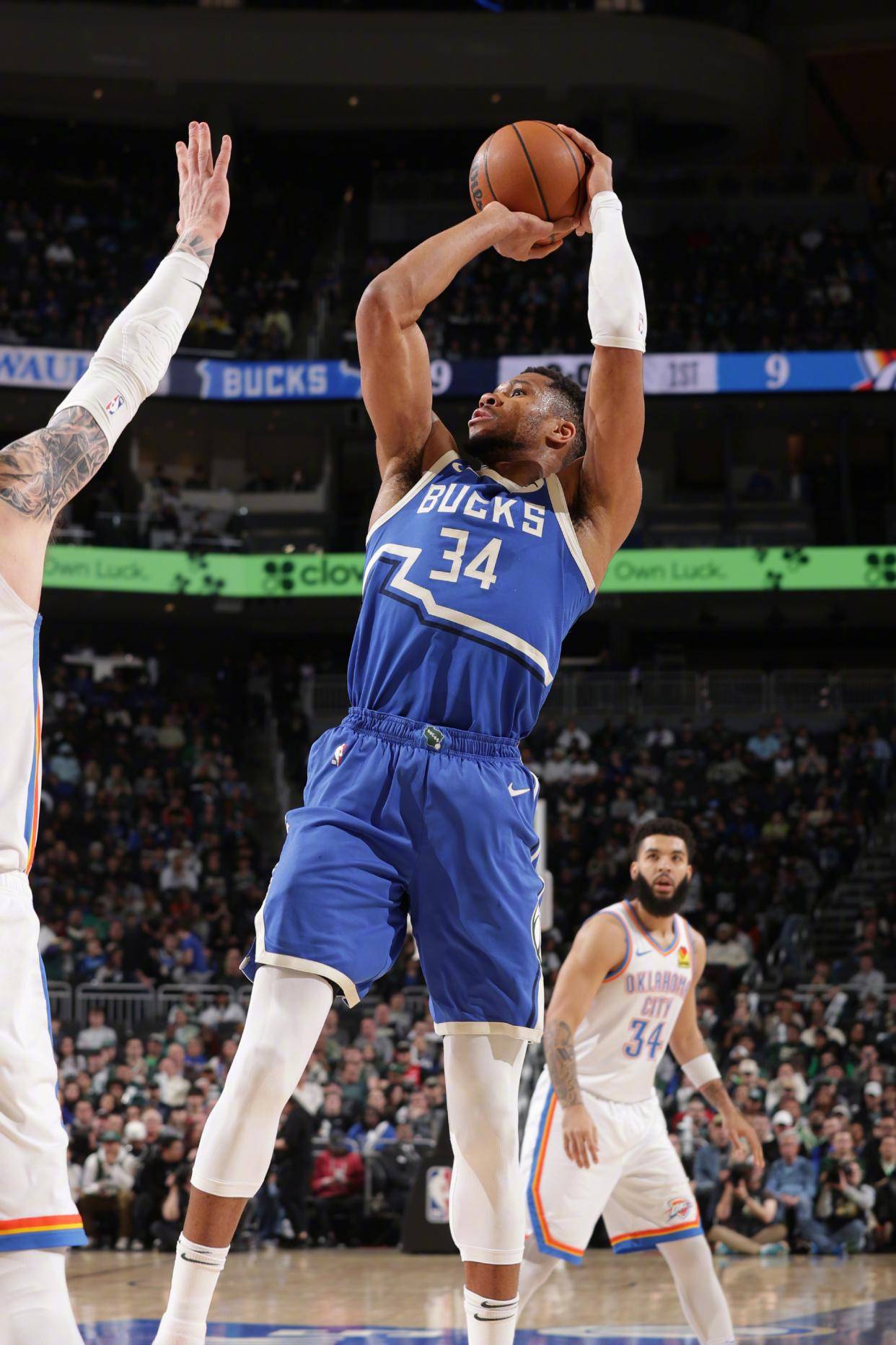 开云平台-包含雄鹿轻取黄蜂,字母哥28+12+10神勇表现的词条