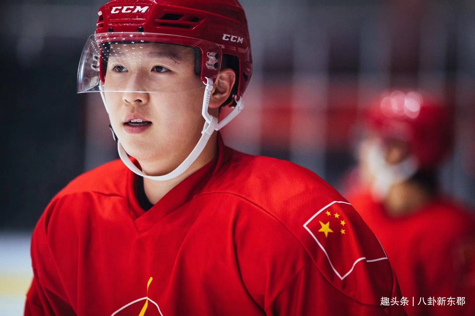 开云体育下载-南极洲足球比赛热身,球队备战冰场