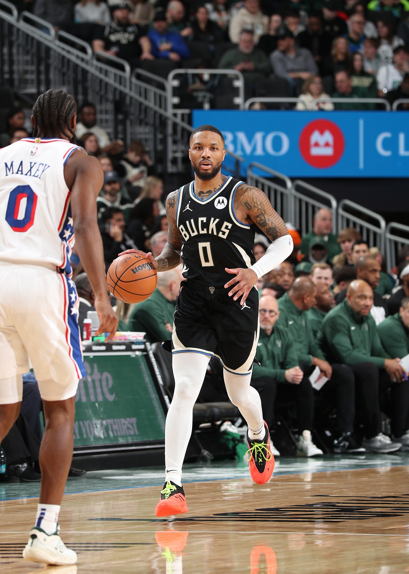 开云体育平台APP-雄鹿队主场击败76人,晋级季后赛