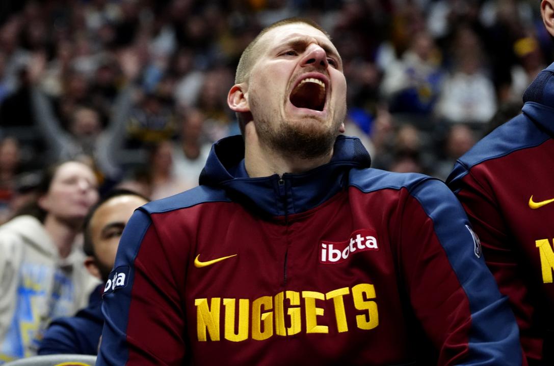 开云下载-爵士队主场失利,陷入被淘汰危机