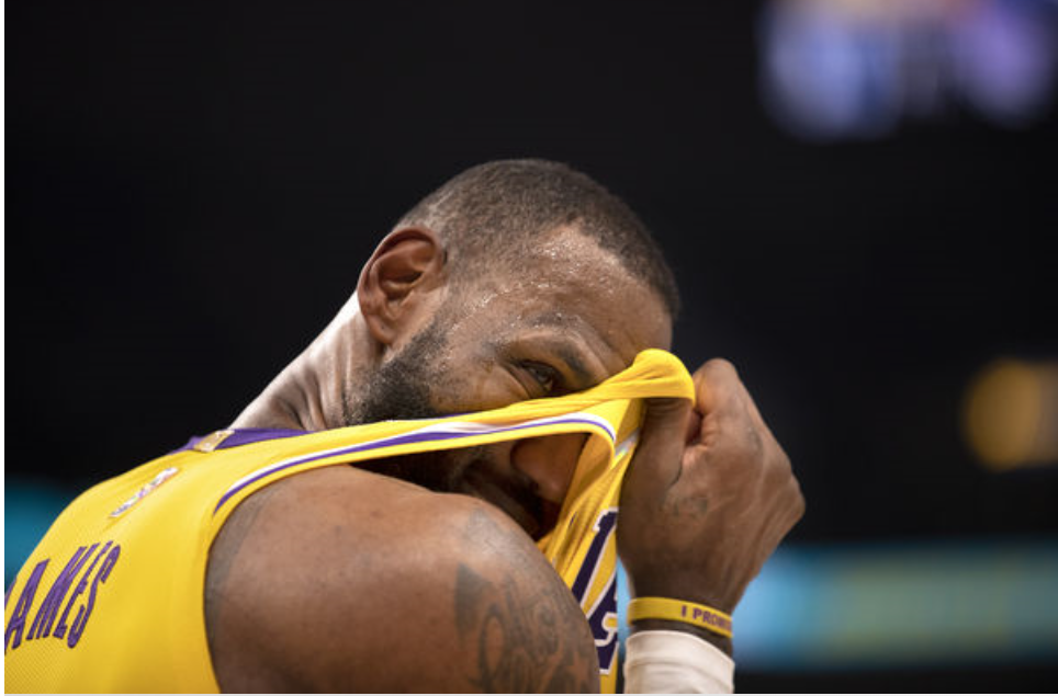 开云体育下载-爵士逆转勒索，继续胜利盘踞西部前列