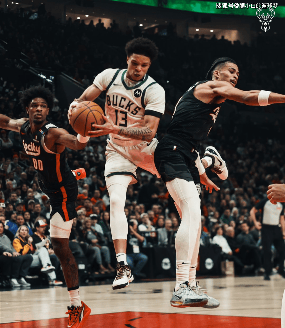 开云体育入口-老鹰队后卫打出三双，率先攻克雄鹿队保持不败